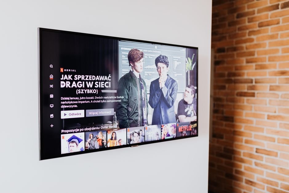 A stalled stream on the TV while IPTV Smarters Pro buffers