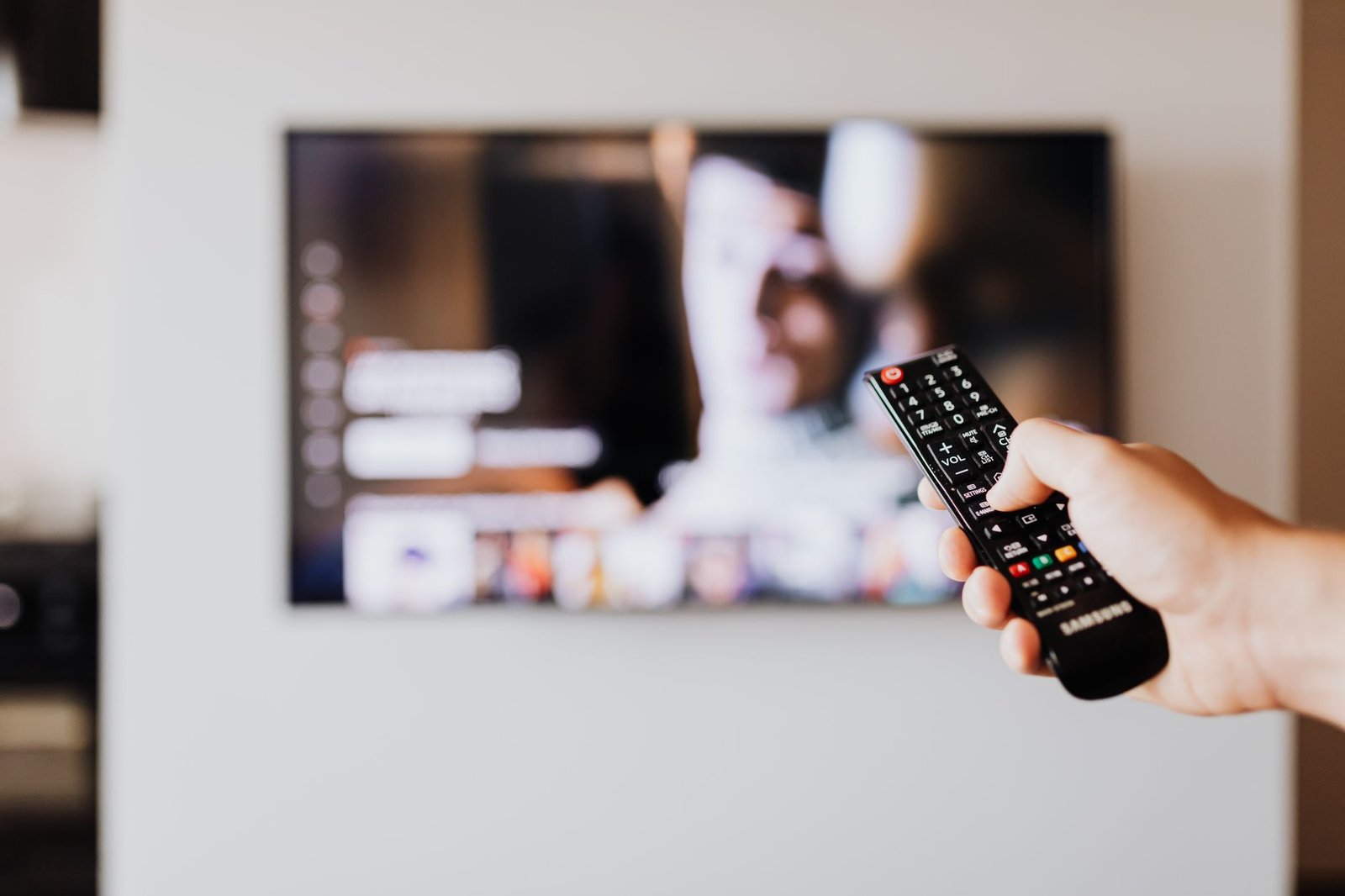 An electronic TV guide loaded on screen after IPTV setup